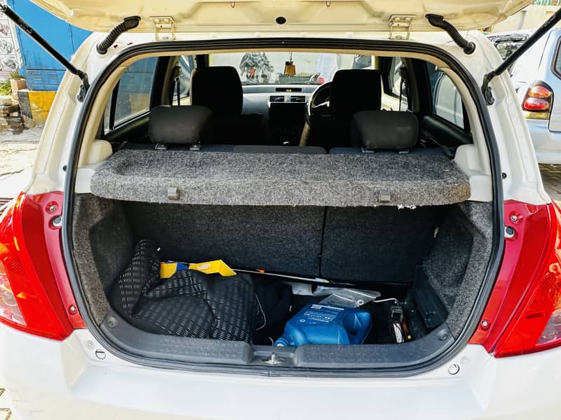 Suzuki Swift 1.3 DLX 12