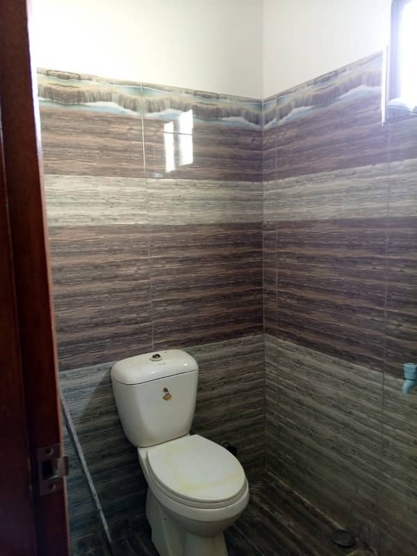 WELL MAINTAINED OLD APARTMENT IS AVAILABLE FOR RENT 3