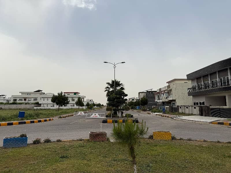 T&T, F-17, 35*70 Plot For Sale Main Double Road 1