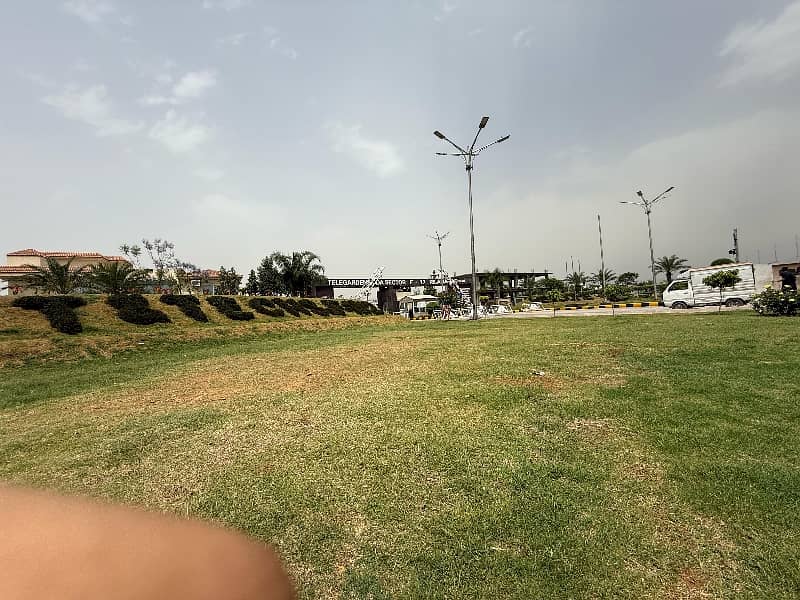 T&T, F-17, 35*70 Plot For Sale Main Double Road 7