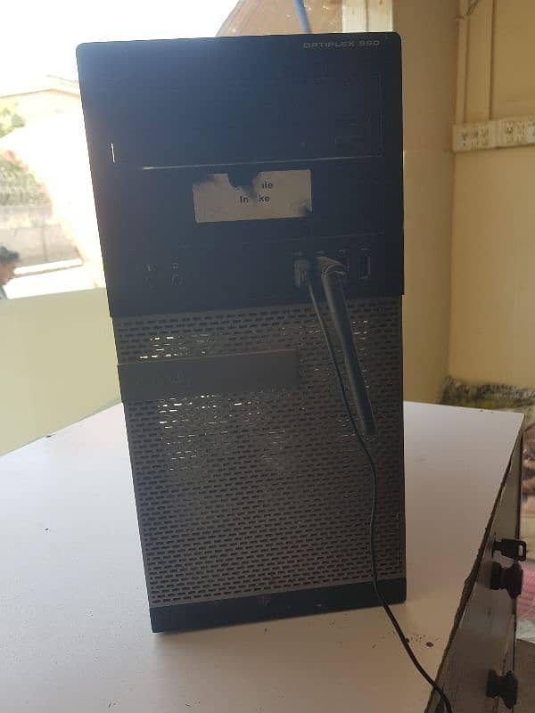 system :i5 second generation    monitor: 22 inch hp 9
