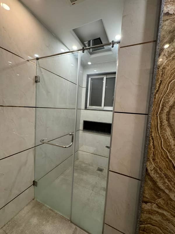 10 Marla Out Class Full House For Rent In DHA Phase 5,Block D. 4
