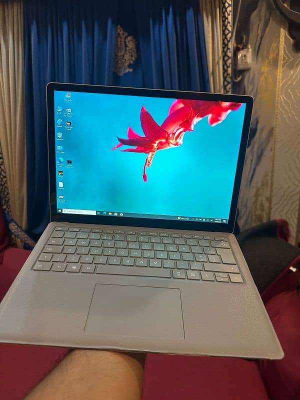 surface laptop 2 || core i5 8th generation || 4k resolution || Touch 3