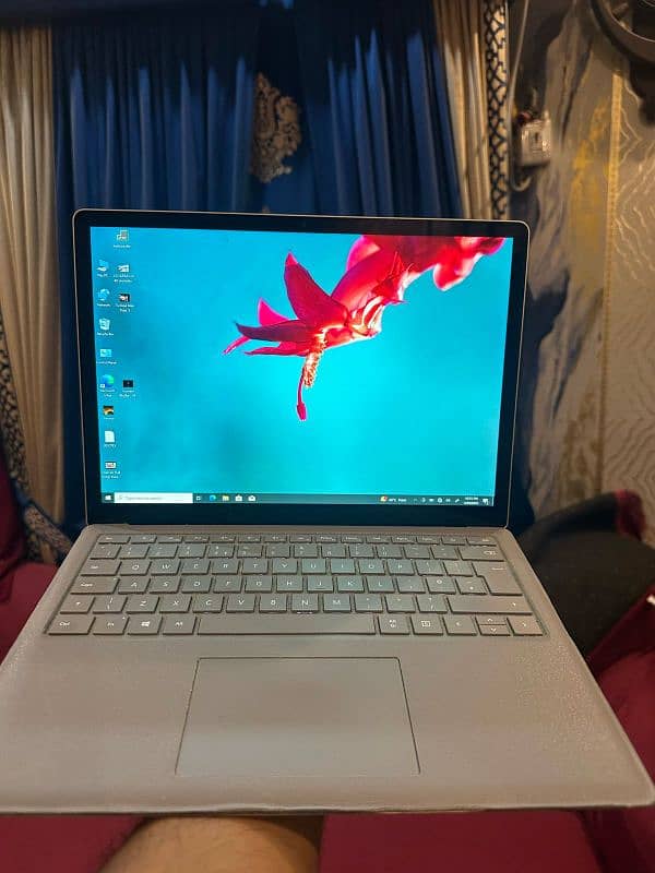 surface laptop 2 || core i5 8th generation || 4k resolution || Touch 4