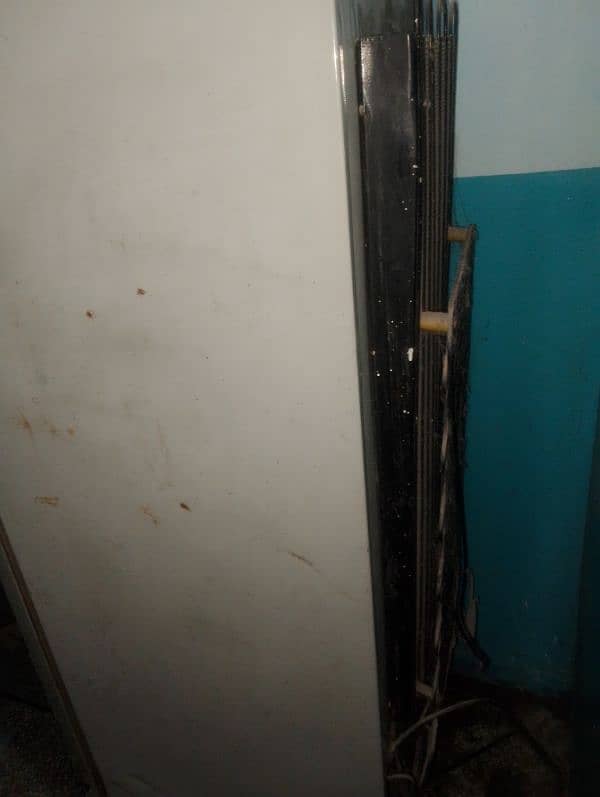 downles refrigerator 2