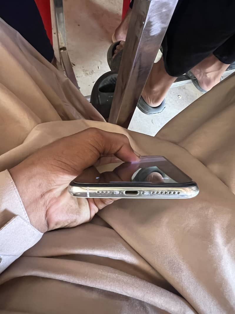 Iphone xs max factory unlock 2