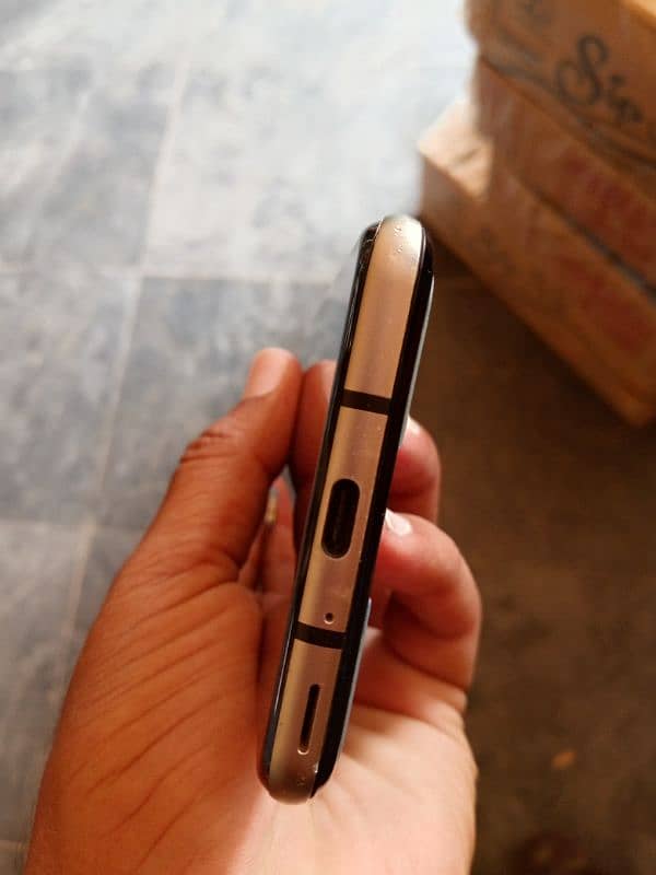Sharp Aquos R3  urgent sale 3