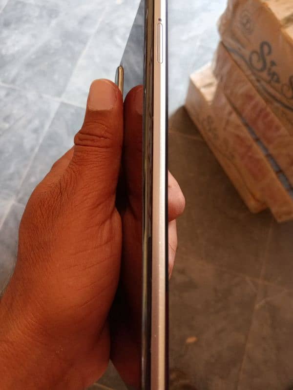 Sharp Aquos R3  urgent sale 4