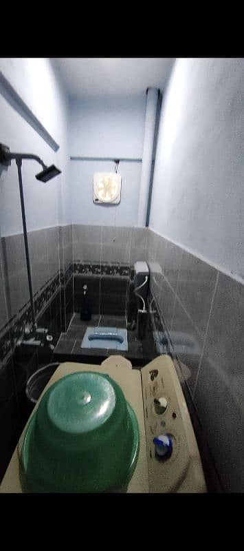 Fully Furnished 70 Sq Yd Flat - 3 Rooms + Kitchen + 2 Bathrooms 9