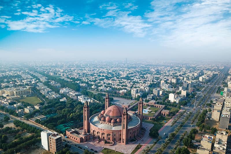 BUILDER LOCATION 5 MARLA PLOT FOR SALE IN BB BLOCK SECTOR D BAHRIA TOWN LAHORE 2