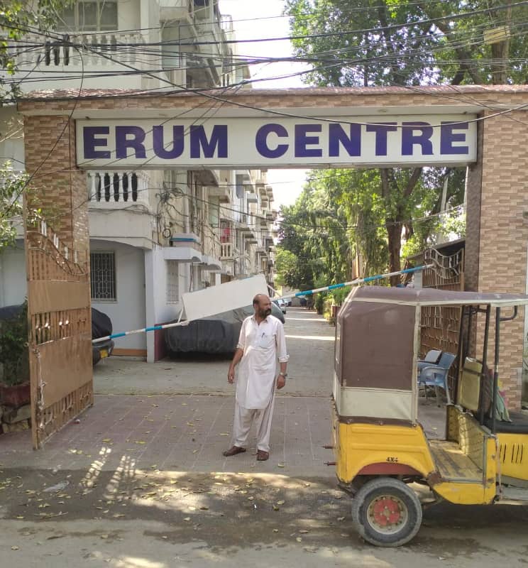 2 cor. Erum centre 3 bed dd. 2 floor flat sale gulshan block 16. iftikhar estate 0