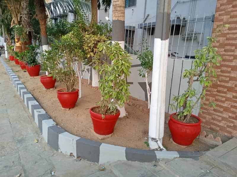 2 cor. Erum centre 3 bed dd. 2 floor flat sale gulshan block 16. iftikhar estate 4