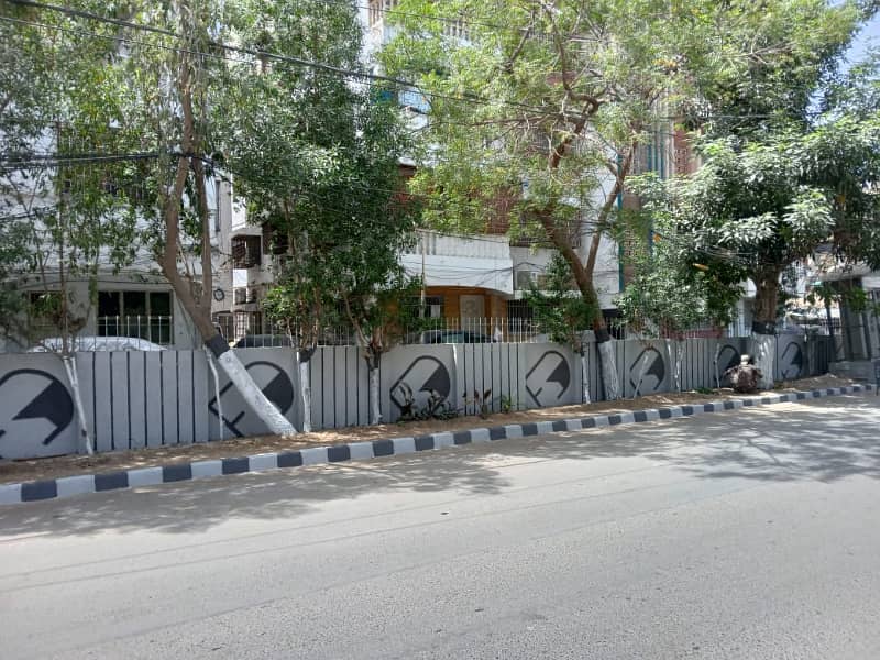2 cor. Erum centre 3 bed dd. 2 floor flat sale gulshan block 16. iftikhar estate 6
