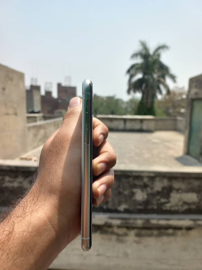 iphone x pta approved 10/10 64gb 4