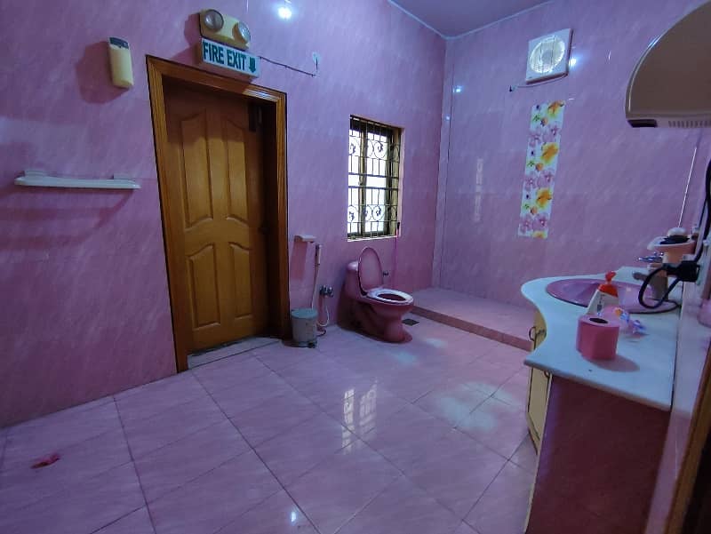 1 kanal building available for rent for office 11