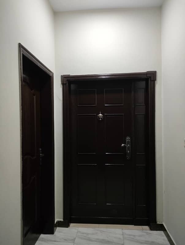 Stunning 10 Marla 3 Bed Flat On 7th Floor For Sale In Askari 11 Lahore 1