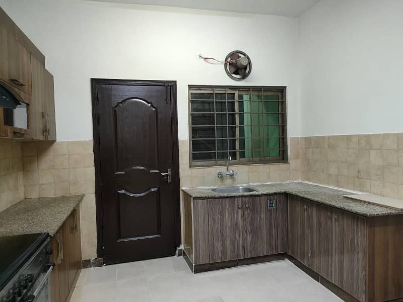 Stunning 10 Marla 3 Bed Flat On 7th Floor For Sale In Askari 11 Lahore 7