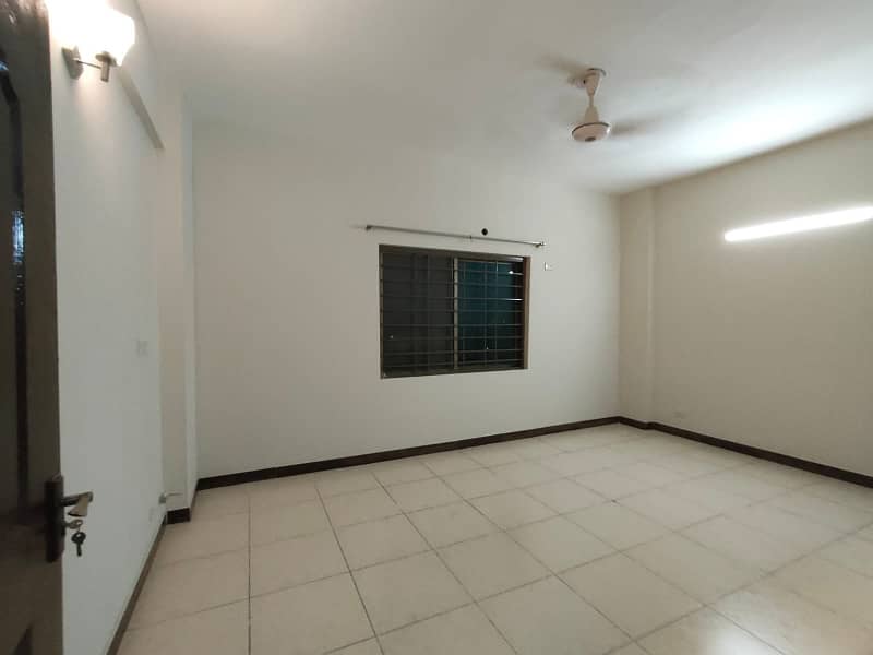 Stunning 10 Marla 3 Bed Flat On 7th Floor For Sale In Askari 11 Lahore 9