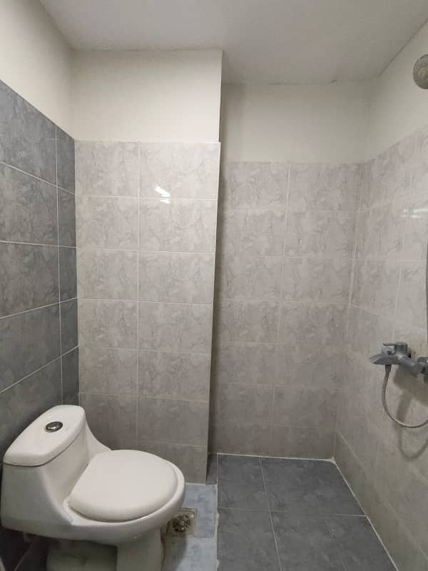 Stunning 10 Marla 3 Bed Flat On 7th Floor For Sale In Askari 11 Lahore 12