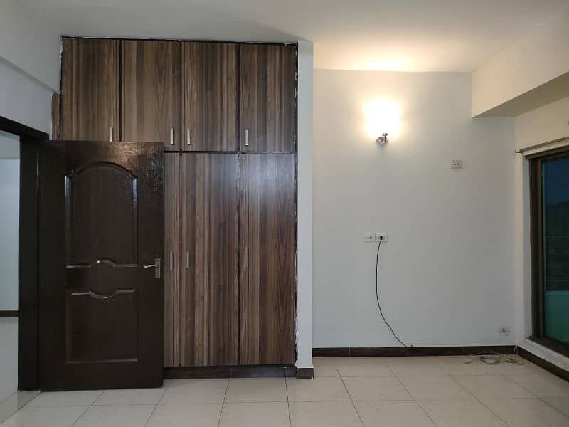 Stunning 10 Marla 3 Bed Flat On 7th Floor For Sale In Askari 11 Lahore 13