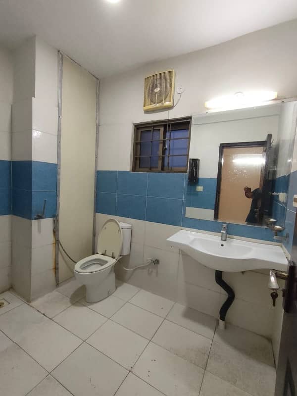 Stunning 10 Marla 3 Bed Flat On 7th Floor For Sale In Askari 11 Lahore 14