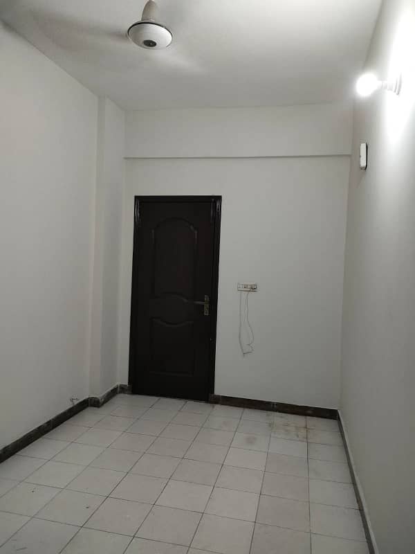 Stunning 10 Marla 3 Bed Flat On 7th Floor For Sale In Askari 11 Lahore 16