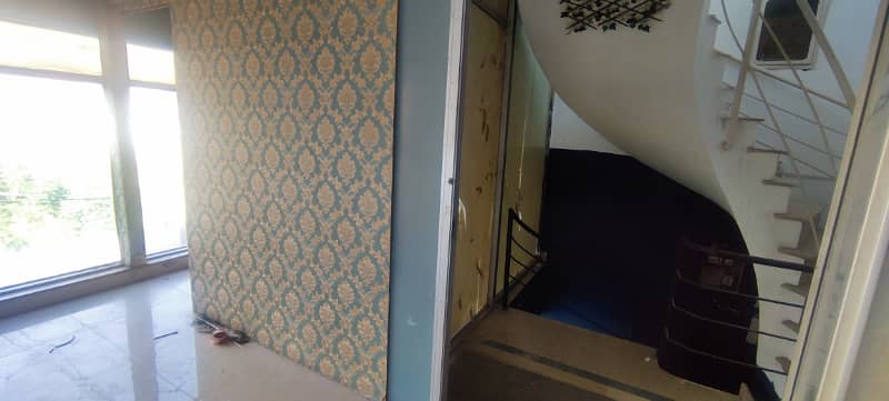 4 Marla 1st Floor With Cabins 10