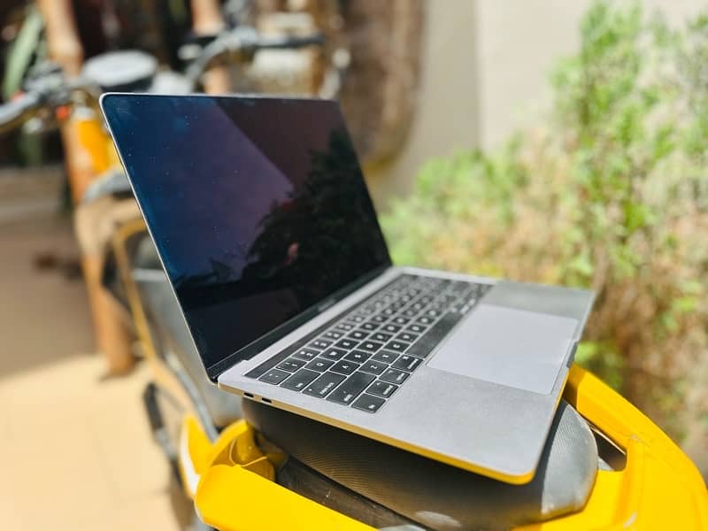 Macbook Pro 13” 2016 -Touchbar -SSD 256GB,16GB RAM, Macbook i7|Karachi 1