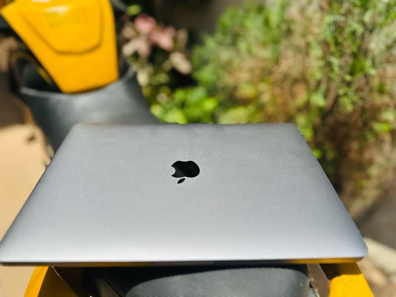 Macbook Pro 13” 2016 -Touchbar -SSD 256GB,16GB RAM, Macbook i7|Karachi 2