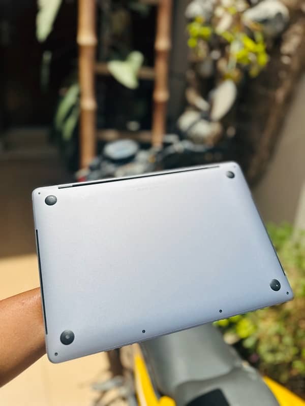 Macbook Pro 13” 2016 -Touchbar -SSD 256GB,16GB RAM, Macbook i7|Karachi 4