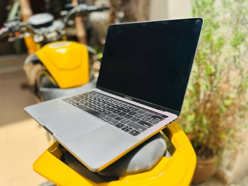 Macbook Pro 13” 2016 -Touchbar -SSD 256GB,16GB RAM, Macbook i7|Karachi 13