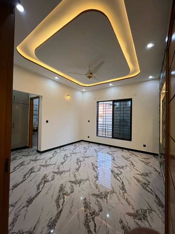 To sale You Can Find Spacious Prime Location House In Faisal Town Phase 1 - Block A 20