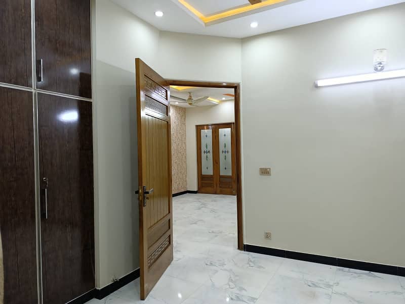 5 Marla Brand New Upper Portion For Rent in Johar Town Very Super Hot Location Very With Sui Gass Meter Installed 2