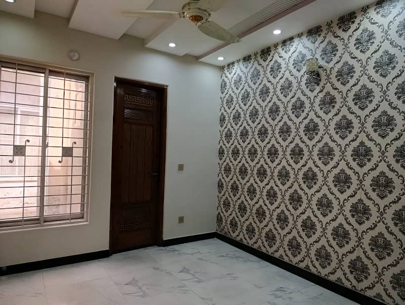 5 Marla Brand New Upper Portion For Rent in Johar Town Very Super Hot Location Very With Sui Gass Meter Installed 12