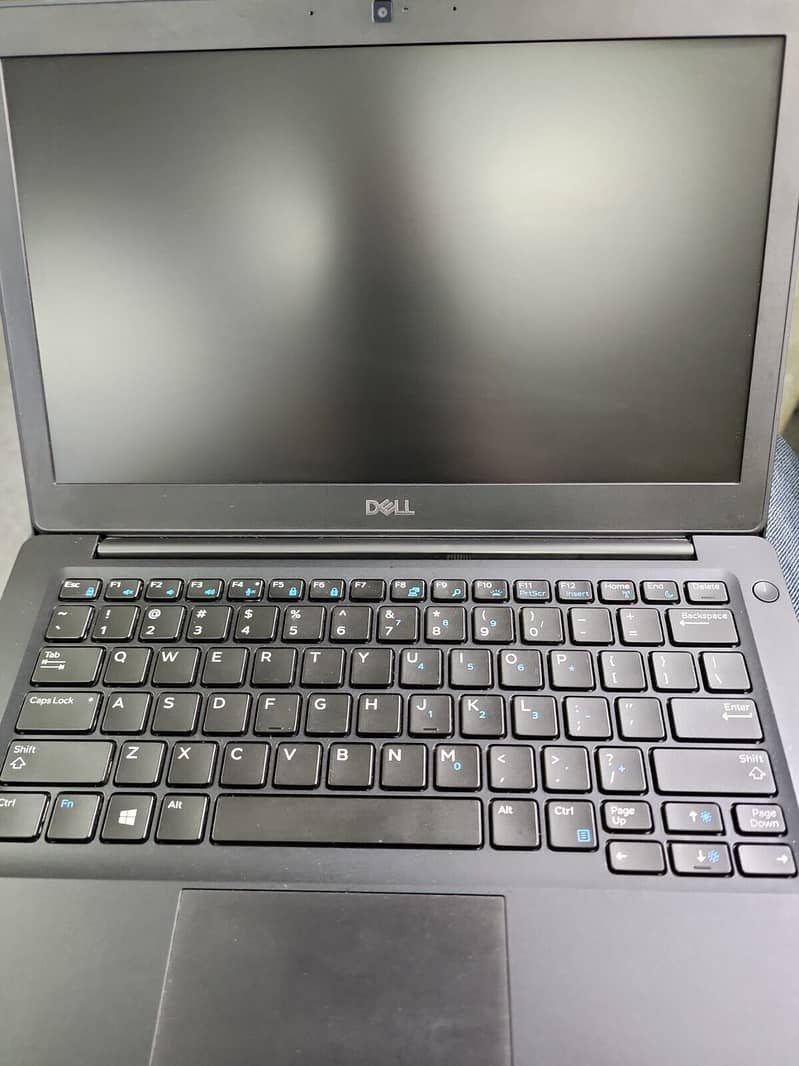 dell 7290 core i5 7th genration 8 gb ram 256 gb ssd 2