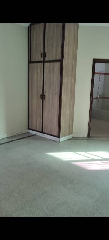 1 Kanal Upper Portion For Rent With Garage In Judicial Colony 5