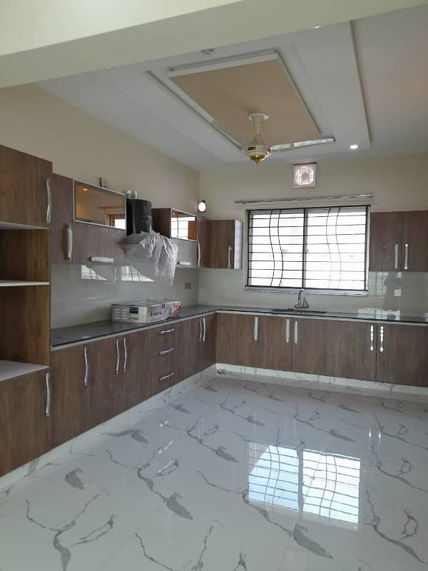 DHA PHASE 4 BLOCK DD 1 KANAL FULL HOUSE FOR RENT. 0