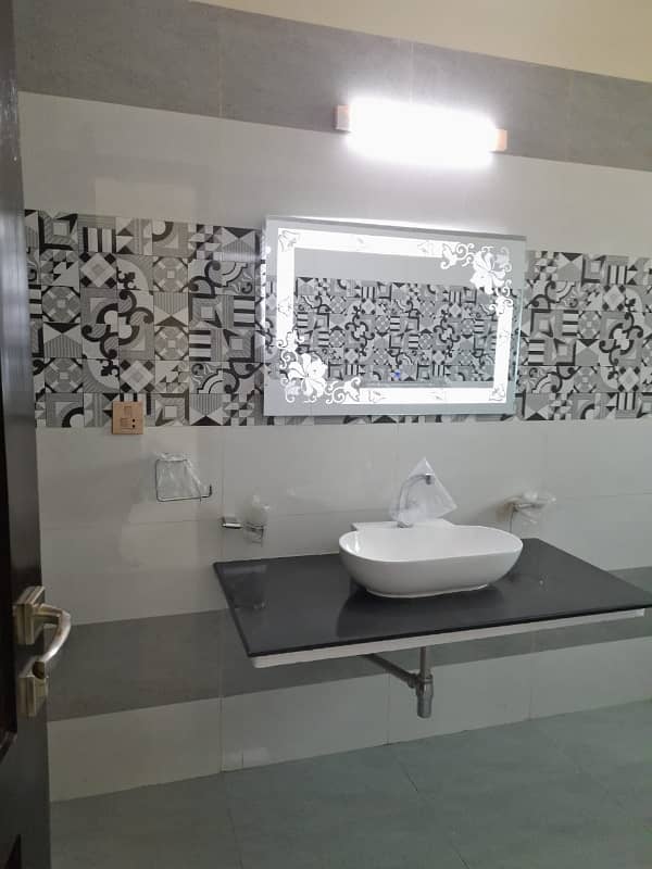 DHA PHASE 4 BLOCK DD 1 KANAL FULL HOUSE FOR RENT. 3