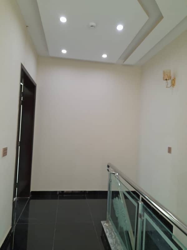 DHA PHASE 4 BLOCK DD 1 KANAL FULL HOUSE FOR RENT. 4