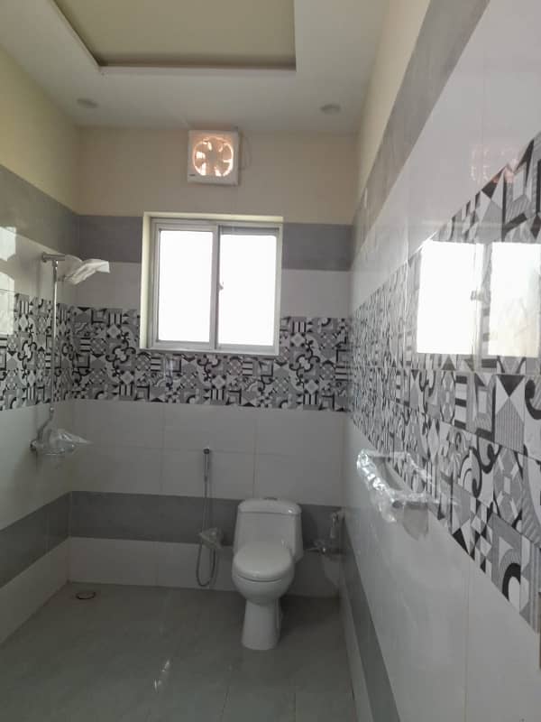 DHA PHASE 4 BLOCK DD 1 KANAL FULL HOUSE FOR RENT. 5