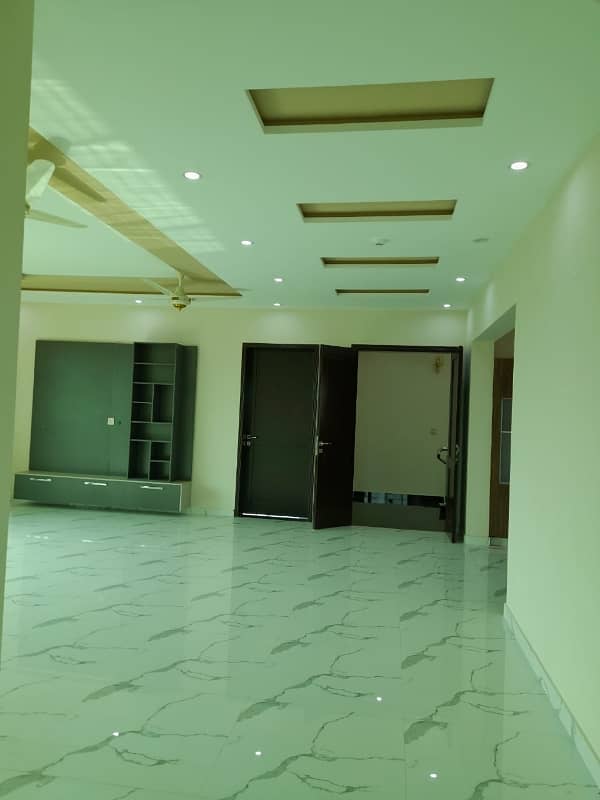 DHA PHASE 4 BLOCK DD 1 KANAL FULL HOUSE FOR RENT. 6
