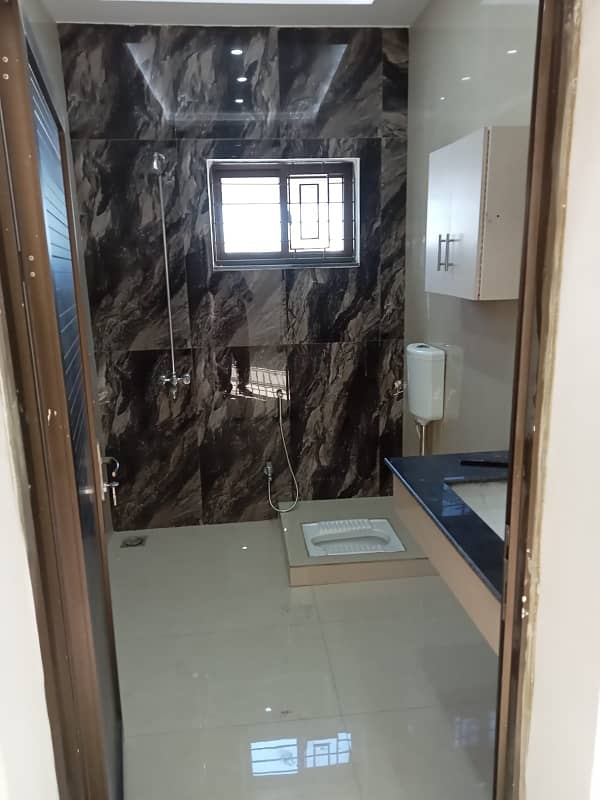 DHA PHASE 4 BLOCK DD 1 KANAL FULL HOUSE FOR RENT. 13