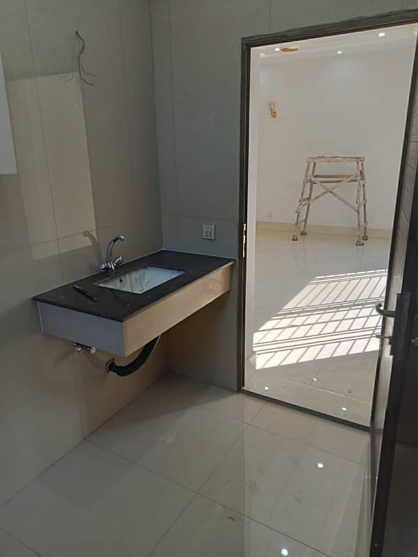 DHA PHASE 4 BLOCK DD 1 KANAL FULL HOUSE FOR RENT. 14