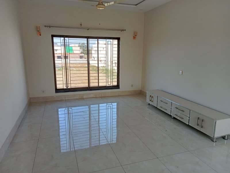DHA PHASE 4 BLOCK DD 1 KANAL FULL HOUSE FOR RENT. 15