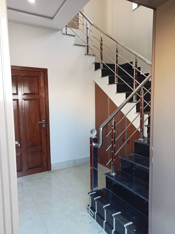 DHA PHASE 4 BLOCK DD 1 KANAL FULL HOUSE FOR RENT. 18