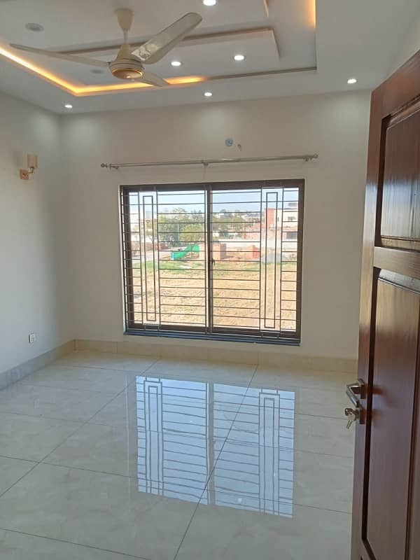 DHA PHASE 4 BLOCK DD 1 KANAL FULL HOUSE FOR RENT. 19