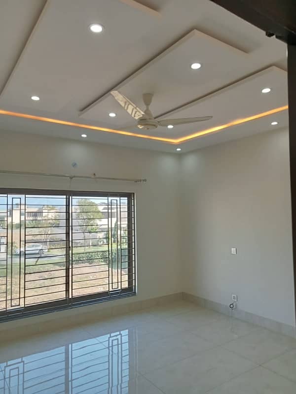 DHA PHASE 4 BLOCK DD 1 KANAL FULL HOUSE FOR RENT. 21