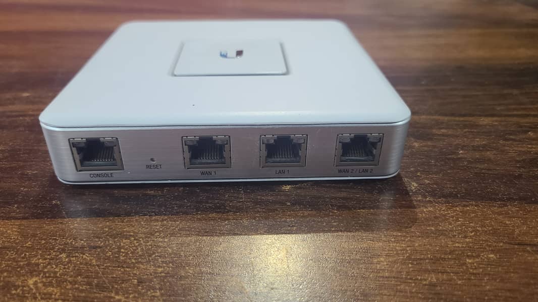Ubiquiti Unifi Security Gateway (USG) (Renewed) 14