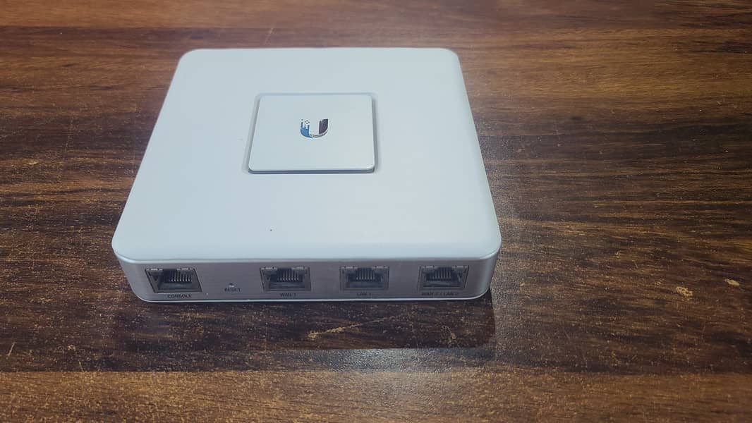 Ubiquiti Unifi Security Gateway (USG) (Renewed) 15