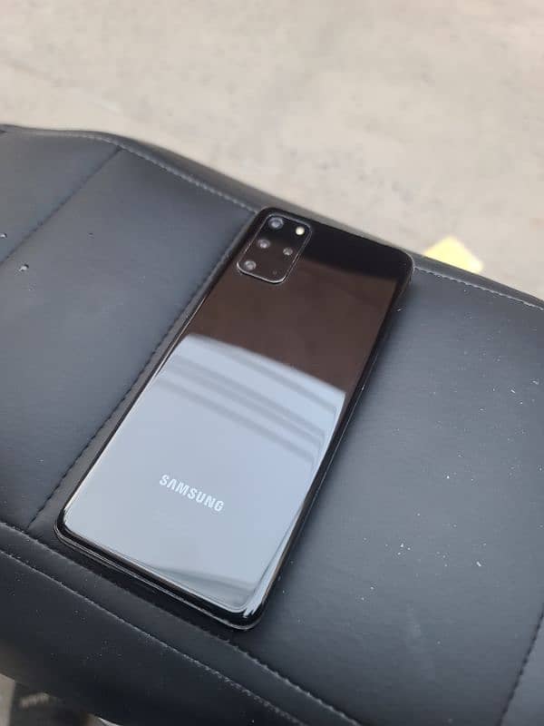 s20 plus  8 128 3